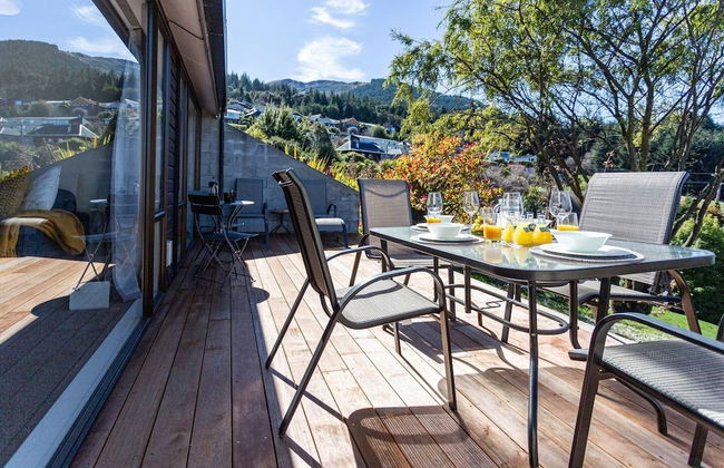 Amazing Lake View Spacious Townhouse with Parking - Photo 25