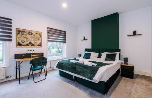 4 Bedroom House in Walkden with Free Parking, by Short Term Digs Short Lets & Serviced Accommodation - Foto 41