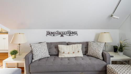 Charming 2BR Getaway with Modern Comforts - Foto 5