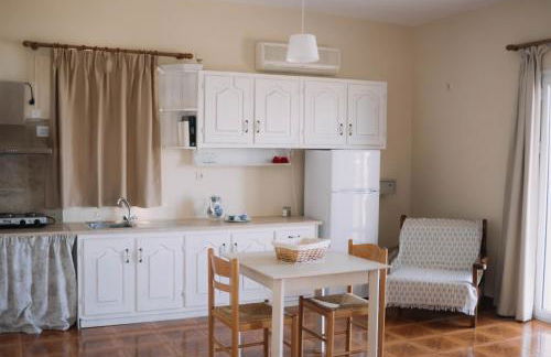 Lorraine's Cottage Style Studios, shared swimming pool and bbq only for guests at Simotata village - Photo 53