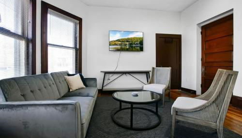 Victorian Cozy Retreat Steps to Cleveland Clinic - Foto 1