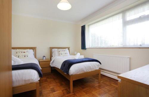 CHURCH ROAD by BOURNECOAST - A Spacious Bungalow in the Popular Hengistbury Head Area Near the Sandy Beaches - HB5830 - Foto 15