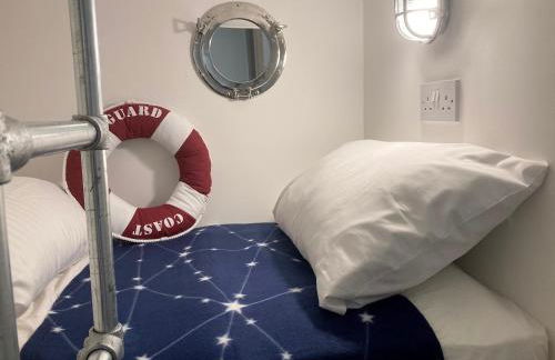 FROM BBC1s BEYOND PARADISE - - Prospect House - - 17th Century Character COTTAGE - - CONNECTING APARTMENTS - - Kids Bunk Room - - Free Public Parking - Foto 17