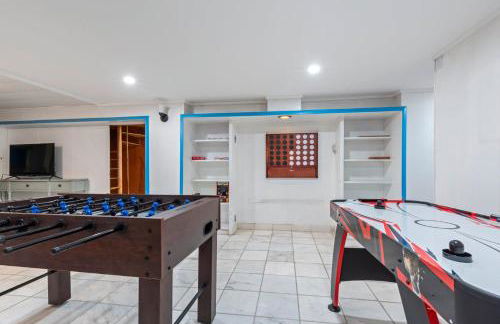 Oversized Family Beach Block Duplex with Game Room - Foto 50