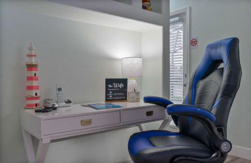 Single-Level Home w Heated Pool & 9MI to Disney - Photo 16