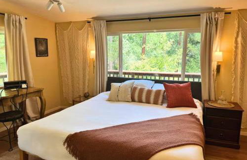 Your Spacious Escape: Creek, Pool, Sauna, Hot Tub - Foto 44