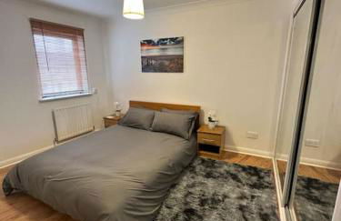 Stylish Waterfront Apartment - Photo 15