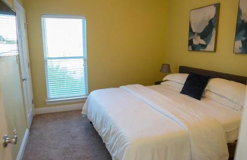 Stunning 3BR Apt, Parking, Full Kitchen, WiFi -H- - Foto 12