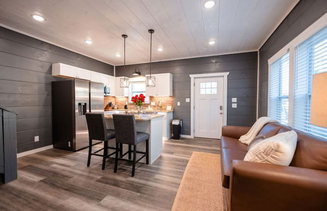 Romantic Cabin Retreat By Ghosal Luxury Lodging - Photo 10