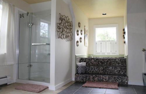 Pine and Sea Beach Retreat - Photo 11