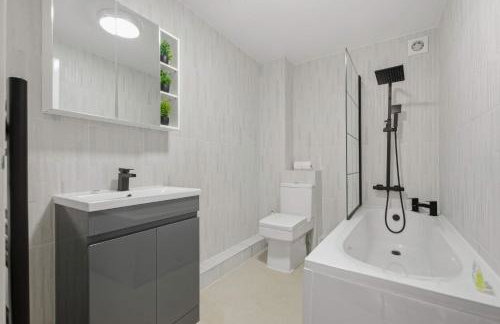 Cozy Nice View 4ppl 2Bed Flat Near River Walks St Katharine Docks BURR-86-Fred - Photo 18