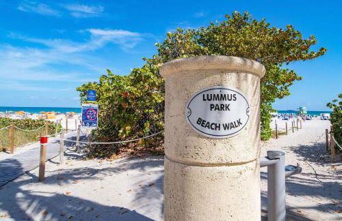 Stylish Ocean Dr Apt w/ 2 Queen Beds, Across Beach - Foto 29