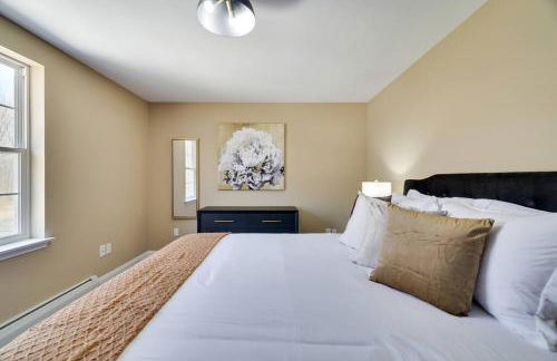 Luxe Lrg Pocono House for 18 Hot Tub/Gameroom/Pool - Foto 16