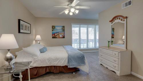 Mins to Blessing Hospital, Miss River, Country Club - Foto 3