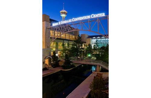 3BR-2BA Cityscape Haven with Panoramic Tower View - Foto 38