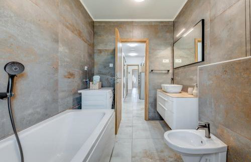 Villa Gariful, Sleeps 8 with Pool & Pet Friendly - Photo 55