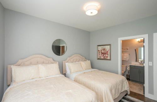 Luxury Townhome Skyline Views Mins To DT - Foto 49