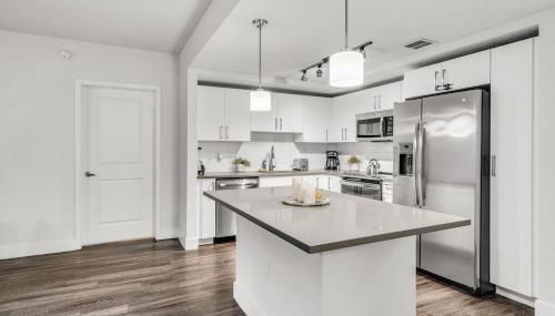 Comfort and Convenience 2BR Unit with Free Parking - Foto 2