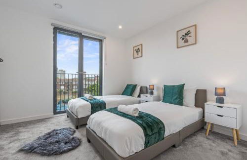 Luxury 3 bedroom with 2 bath at Plaistow opposite of station - Foto 13