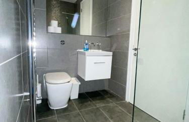 Sleek 3-bedroom flat with Balcony, Lift access, FREE WiFi in Southwark, Borough near The Shard by NourNest Apartments - Foto 28