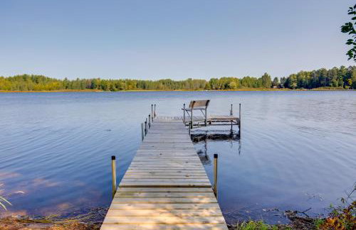 Cozy Lakefront Cabin with Indoor Gas Fireplace! - Foto 24