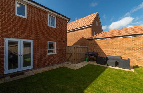 Modern Spacious 3 Bedroom House in Canterbury with En Suite and Free Parking Perfect for Contractors & Families - Photo 38