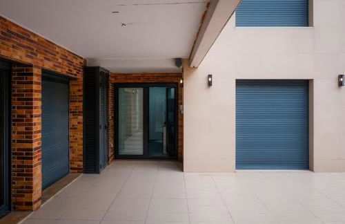 Luxury 2BR Spacious & Stylish with Patio near Metro - Foto 15