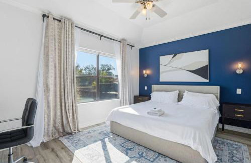 O18A Spacious 3BR Sleeps 10 Two Living Areas Houston - Foto 2