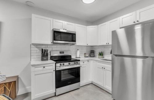 Bayview Regency Apartments By Lowkl - Photo 46