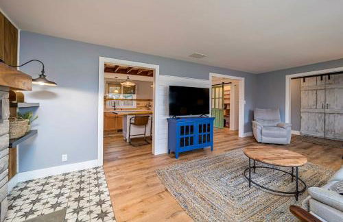 Cheerful & cozy farmhouse 2 bedroom home - Foto 1