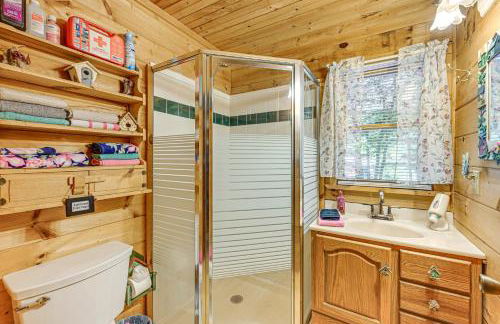 11 Mi to Dtwn Franklin Cabin with Porch! - Foto 13