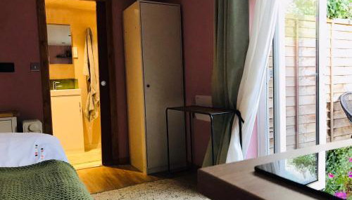 Garden Studio Annex w/free parking - Foto 4, wardrobe