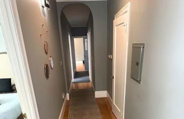 Oak Manor - Chic & Stylish 2BR Apartment Retreat - Photo 17