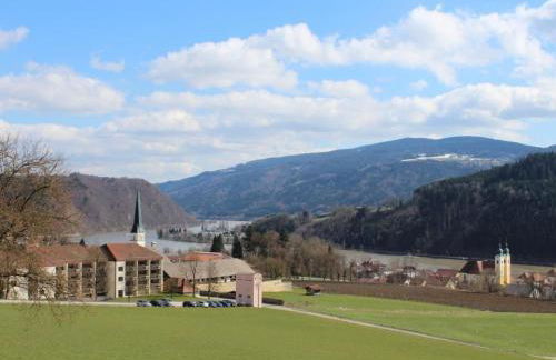 Apartment Gemütliche Ferienwohnung mit Blick auf die Donau by Interhome - Foto 14