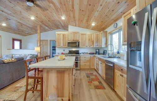 Hines Vacation Rental with Grill Walk to Lake! - Foto 9