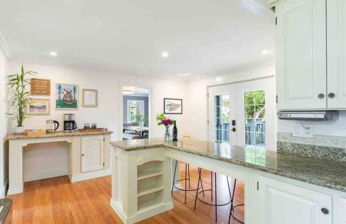 Spacious Retreat with guest house, game room, parking in N Tacoma - Foto 46