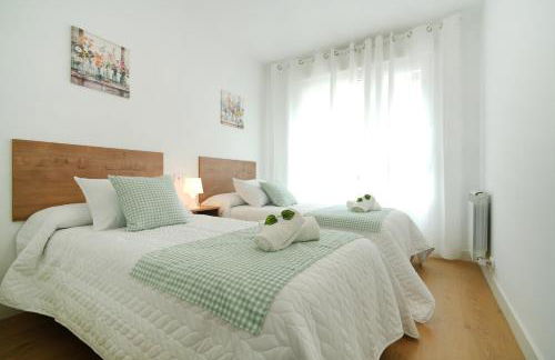 GALIHOST - Apartamentos con parking frente a la playa - Foto 4