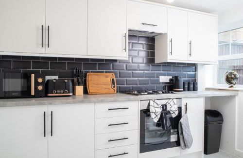 Big 4-Bed House in Haydock Ideal for Work Crews - Foto 21