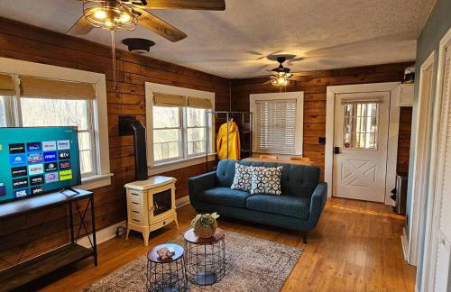 Spring Couples Getaway Hot Tub plus 500Mbps - Foto 1