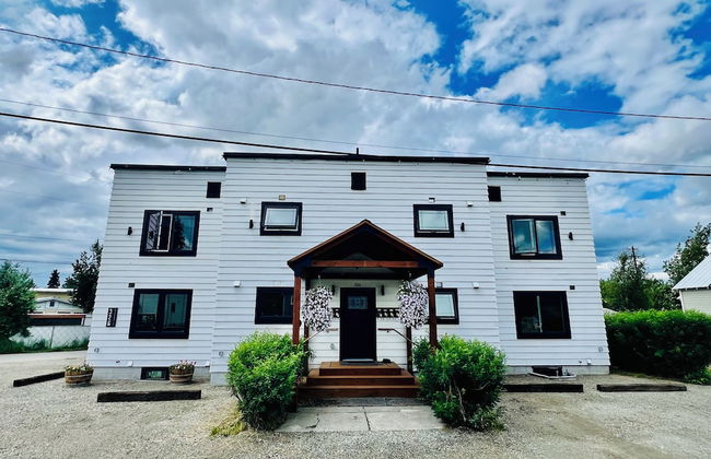 Dollhouse Downtown - Photo 1