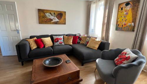 Stay in Yeovil Town Centre, Large 2 BD Apt With Parking, Sleeps 4 - Foto 3