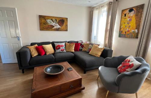 Stay in Yeovil Town Centre, Large 2 BD Apt With Parking, Sleeps 4 - Foto 3