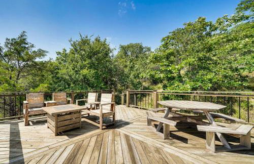 Secluded Tuskahoma Retreat with Deck and Views! - Foto 24