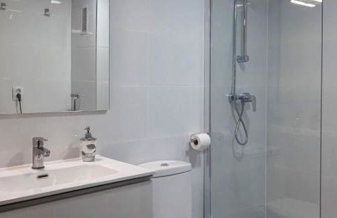 Gorgeous Apartment In Pineda De Mar - Photo 6