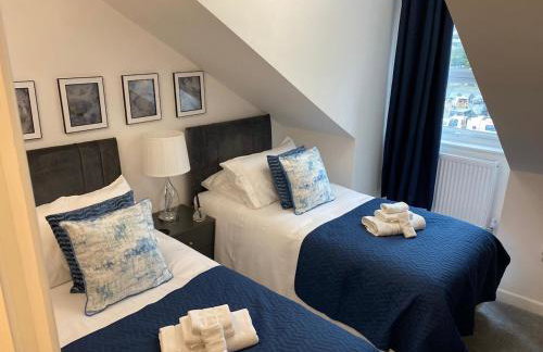 Charming 2- Bedroom Apartment - Photo 2