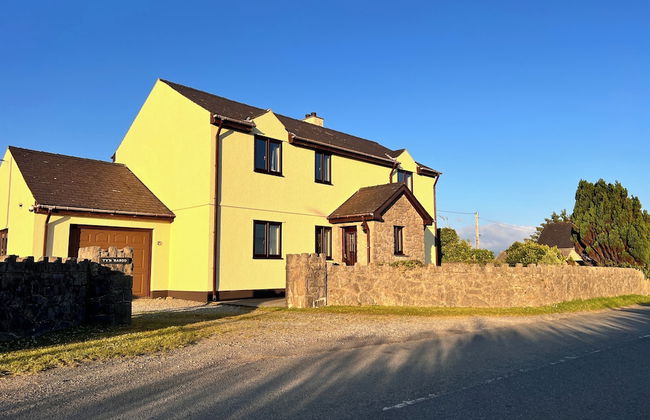 Detached Farmhouse 4 Bed/sleeps 9, Mountain Views! - Foto 1