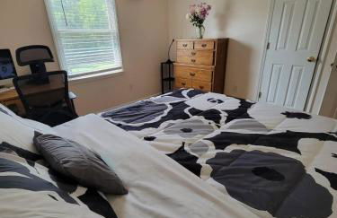 Great 4BR Home Near Emerald Pointe & Downtown - Foto 76