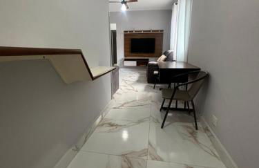 Apartamento com Estacionamento, Wi-Fi, Ar condicionado a 300 metros da Praia da Enseada no Guarujá. - Foto 27