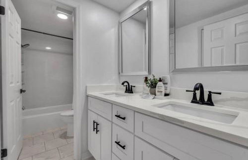 Tropical Oasis, 5 Mins to Beach - Foto 27