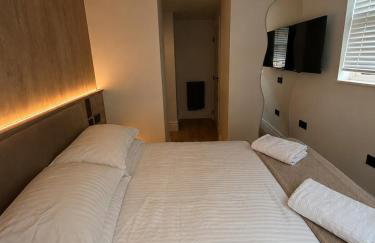 East Parade Collection, Opaz House Flat 1 - Photo 7